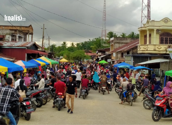 Hari Pertama Puasa Warga Aceh Timur Ramai-Ramai berburu Takjil