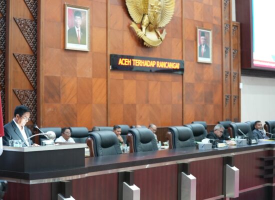 Sembilan Fraksi DPR Aceh Terima Laporan Rancangan Qanun Perubahan APBA 2022