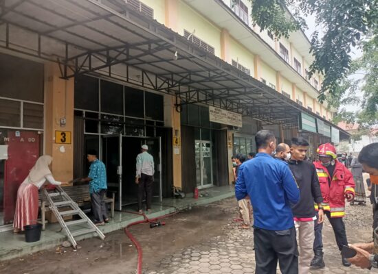 Toko Permanen 3 Lantai di Syiah Kuala Banda Aceh Terbakar