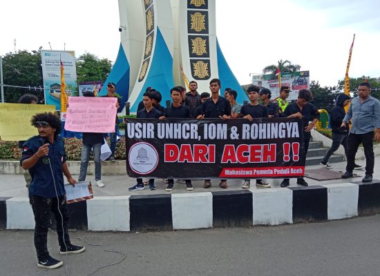 Mahasiswa dan Pemuda Aceh Demo Tolak Rohingya di Banda Aceh
