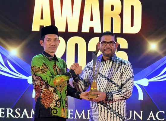 https://koalisi.co/nasir-djamil-terima-jab-award-kategori-tokoh-pembaharuan-hukum-nasional/